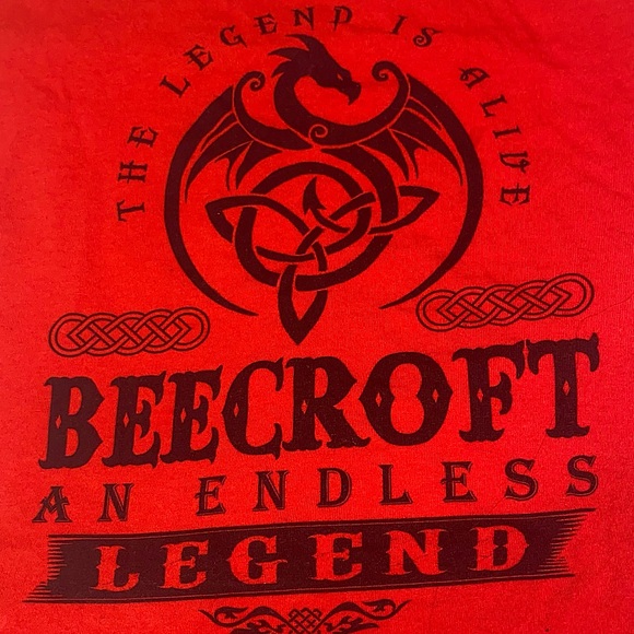 ⚡️Gildan edgy red beecroft❤️👩🏽🎤 - Picture 3 of 3